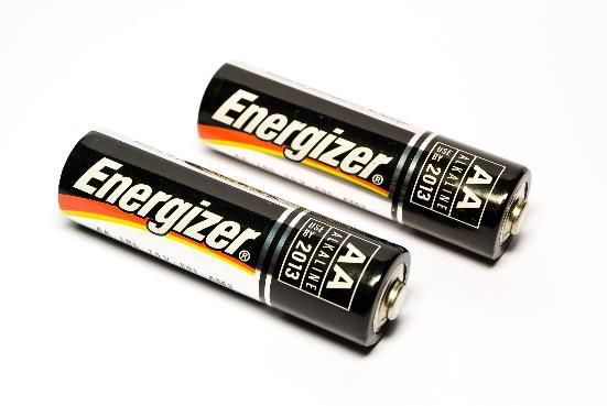 alt: "AA Batterien", src: "Wikipedia Commons", w:33